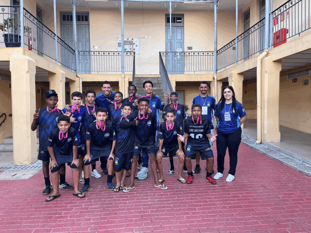 Meninos venceram Sabará e ficaram com o bronze no futsal